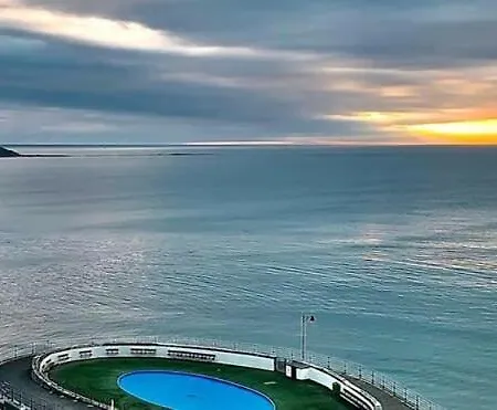 Beachside Haven: Luxury With Table Tennis And Netflix Holiday home Filey