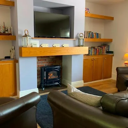 Beachside Haven: Luxury With Table Tennis And Netflix Holiday home