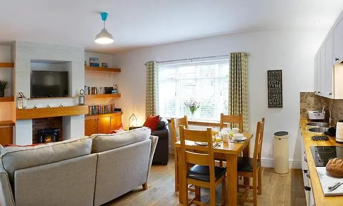 Approach - 30 Steps From - Luxury House With Covered Table Tennis - Netflix Smart Tv * Filey