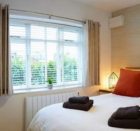 Approach - 30 Steps From - Luxury House With Covered Table Tennis - Netflix Smart Tv